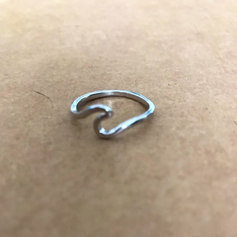 Size 7 wave ring